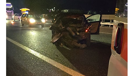 Scontro tra una Lancia Delta e un’Audi A3, altro incidente sulla A2