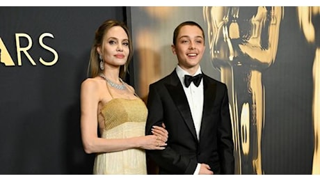 Angelina Jolie felice con il figlio Knox