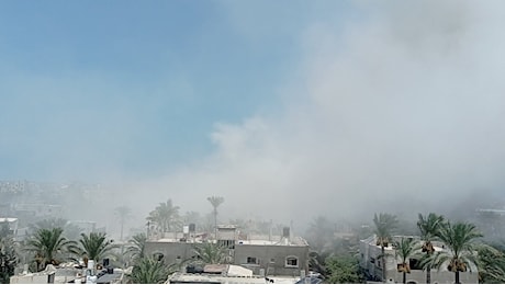 Gaza, raid israeliano su scuola a Deir al-Balah. Almeno 30 morti: C'era centro di comando di Hamas