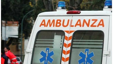 Novara, scontro tra due auto in zona cimitero a Oleggio: muore un bambino di 8 anni, grave il fratellino