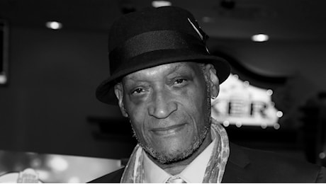 Tony Todd, voce di Venom in Marvel's Spider-Man 2, è morto: Insomniac Games lo celebra