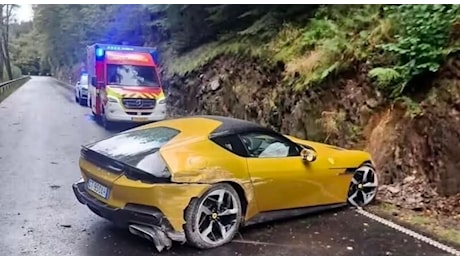 Ferrari si schianta nel giro inaugurale, distrutto il bolide da 400 mila euro: la sbandata fatale sulla strada di bagnata