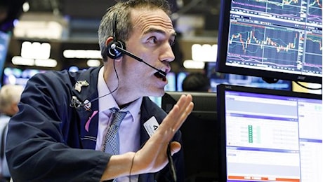 Wall Street procede in rosso