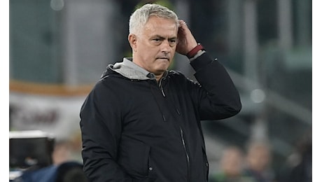 Mourinho RIBADISCE: «Arbitri e Var hanno deciso che la Roma con il Siviglia doveva PERDERE la finale»