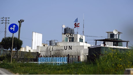 Otto razzi sulla base italiana Unifil, Crosetto: Intollerabile