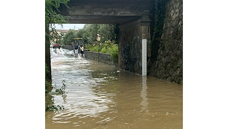 Piogge abbondanti, si allaga sottopasso al confine tra Santo Stefano e Sarzana