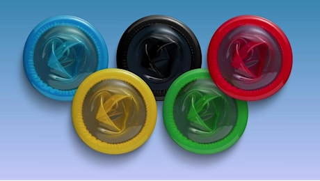 Sesso alle Olimpiadi: 300 mila preservativi per gli atleti e l’incognita del letto di cartone