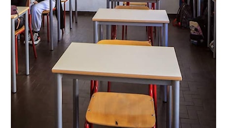 Castellammare di Stabia, genitori irrompono a scuola e aggrediscono una docente