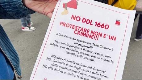 Ddl sicurezza, in centinaia manifestano a Genova davanti alla Prefettura