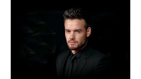 La salma di Liam Payne torna a Londra accompagnata dal padre