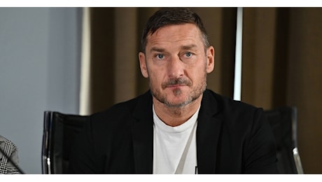 TOTTI: “Vorrei fare il direttore tecnico, ma solo alla Roma. Sul mercato avrei fatto altre scelte. De Rossi un parafulmine, rischia di finire come Mourinho”