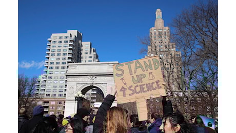 Scienza dimezzata, l’attacco a ricerca medica, ambiente e Nasa