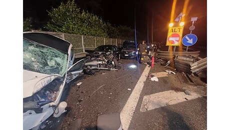 Incidente notturno sull’uscita autostradale di via Gasparotto: tre feriti e traffico bloccato