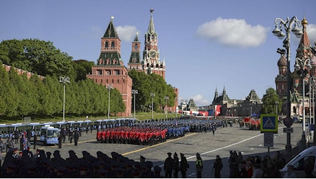 Zelensky sente Trump: Pronti a tregua di 30 giorni da oggi | Mosca: gli ucraini tentano di sfondare nel Kursk durante la tregua