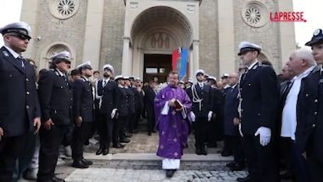 Suicida a 15 anni a Senigallia, i funerali dell'adolescente