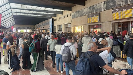 Sciopero treni, Frecce e Intercity cancellati. Regionali quasi azzerati, disagi in tutta Italia