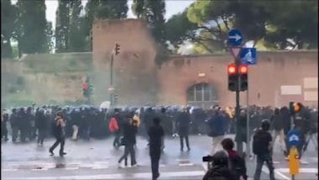 Scontri a Roma tra i manifestanti pro Palestina e le forze dell'ordine