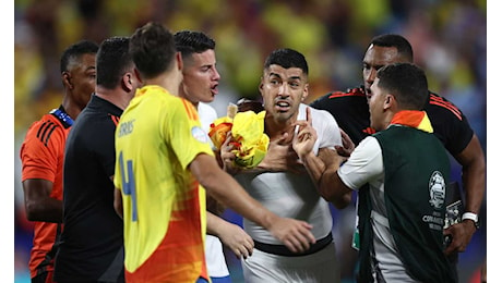 Copa America: Uruguay-Colombia 0-1. Sarà finale contro l'Argentina. Espulso Munoz, rissa fra calciatori e tifosi VIDEO