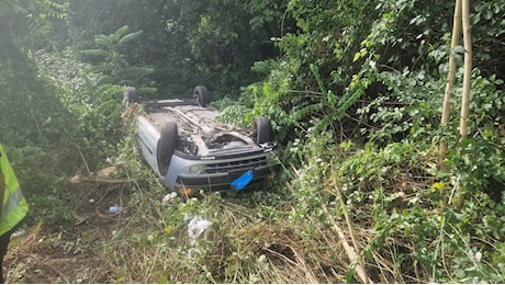 Incidente sulla Sora-Cassino: costretta a sterzare si ribalta con l’auto, paura per 5 donne