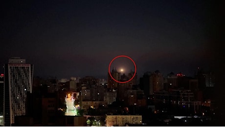 Pioggia di droni russi su Kiev, nuovo attacco di Mosca durante la notte
