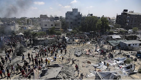 Israele - Hamas in guerra, le notizie di oggi in diretta | Gaza, raid israeliano sul campo di Khan Younis: «90 vittime». Netanyahu: «Non c'è certezza dell'eliminazione di Deif»