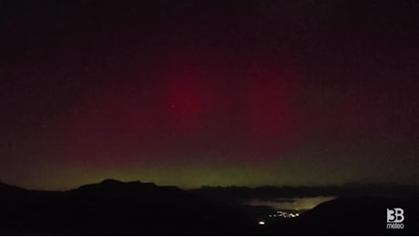 Cronaca - Aurora boreale / SAR visibile dall'Italia, il timelapse dal Monte Grappa - VIDEO