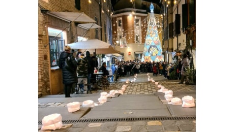 Siete saliti sulla vetta più alta: Santarcangelo si illumina in memoria di Luca e Cristian