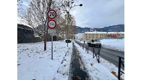 Prima neve, primi disagi ad Aosta: “Stiamo lavorando, si torna alla normalità”