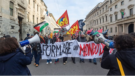 Sciopero generale, oltre 2mila persone in corteo a Milano