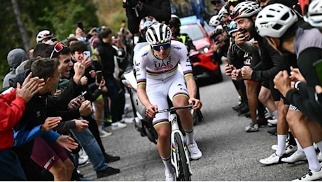 Pogacar vince il Giro di Lombardia, è il quarto successo di fila: lo sloveno eguaglia Coppi