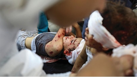 Bambini bersagli di guerra, a Kyiv e a Gaza. Non erano lì per caso (Editoriale di Andrea Monda)