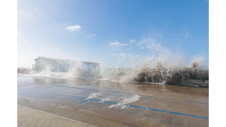 Meteo, allerta gialla per mareggiate sul litorale