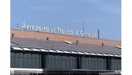 Treviso, aereo turismo fuori pista: aeroporto temporaneamente chiuso