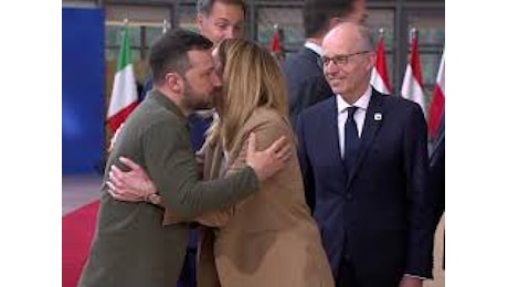 Consiglio Ue, la foto di famiglia dei leader europei con Zelensky