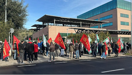 Teramo: sit-in dei metalmeccanici per chiedere il rinnovo del contratto