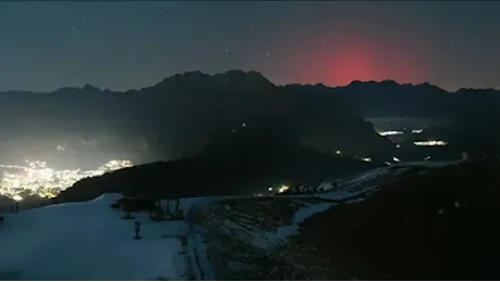 Magica notte di Capodanno: l’aurora boreale colora i cieli in Bergamasca - Foto e video