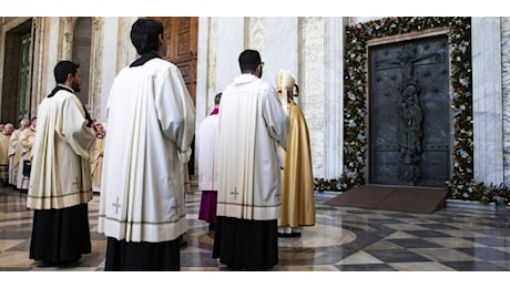 Roma, Giubileo: aperta la Porta Santa a San Giovanni in Laterano