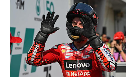 MotoGp, Bagnaia cade nelle prove libere a Barcellona: cos'è successo