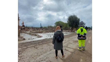 Revocata l'evacuazione a Traversara: si lavora per consolidare l'argine