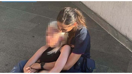 Alessia Russo, poliziotta 23enne salva coetanea dal suicidio con un abbraccio: «Aveva bisogno di conforto». Minacciava di buttarsi nel vuoto