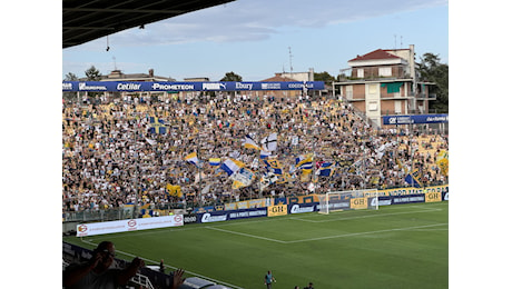 Il Parma lotta in dieci e porta a casa un punto: 0-0 col Bologna