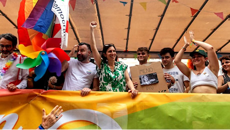 Pride Milano: giornalisti molestati da uno sconosciuto nel punto stampa Pd