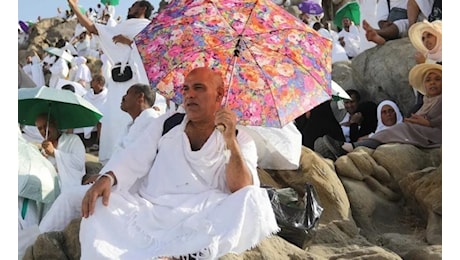 La Mecca, temperature oltre i 50°: i pellegrini morti per il caldo sono oltre 1.300