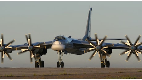 Russia-Cina, prove tecniche di alleanza militare: bombardieri russi e cinesi intercettati in un volo congiunto sull'Alaska. Cosa è successo
