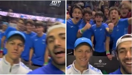 Il video selfie di Berrettini e Sinner che esultano con i tifosi l'accesso in semifinale in Coppa Davis: «Stiamo calmi!»