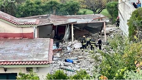 Ercolano, esplosione in una fabbrica di fuochi d'artificio: due vittime e dispersi