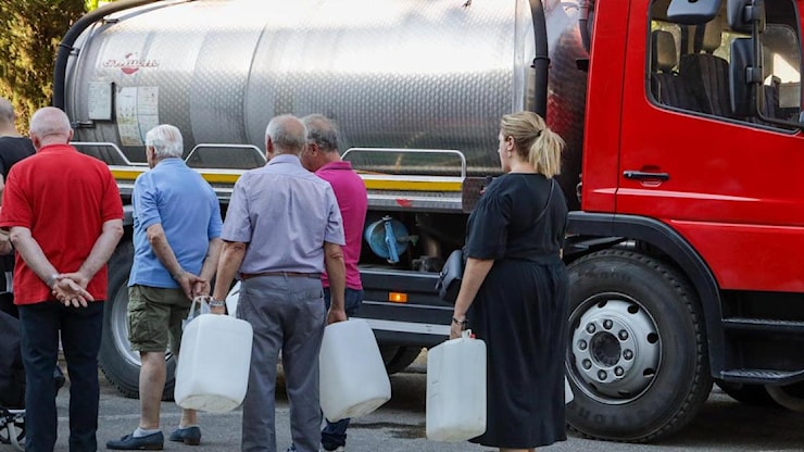 Rubinetti a singhiozzo nel weekend. Otto autobotti a servizio della Piana - La Nazione Rubinetti a singhiozzo nel weekend. Otto autobotti a servizio della Piana - La Nazione