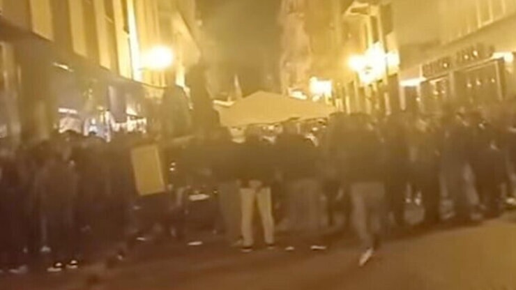 Gli Alpini cantano Faccetta nera al raduno di Biella - HuffPost Italia Gli Alpini cantano Faccetta nera al raduno di Biella - HuffPost Italia