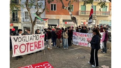 Studenti in corteo a Cagliari, 'basta alla scuola dei patroni'