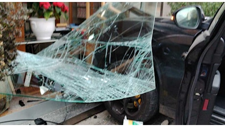 Furto con spaccata nella notte in piazza Mazzini a Lecce: preso uno dei malviventi